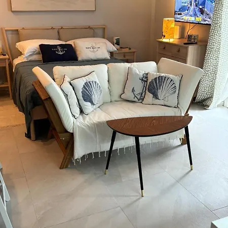 R-home Acicastello *