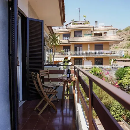 R-home Acicastello Apartmán *